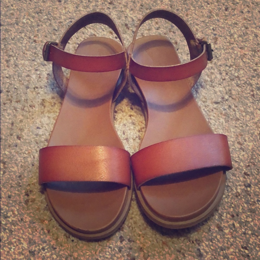 Universal thread sandals